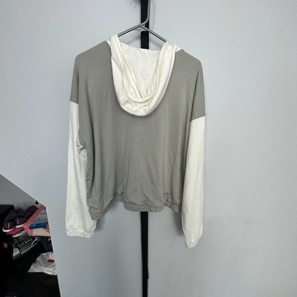 Nwt Zyia Cream block soft zipper hoodie. Size L - Picture 4 of 6